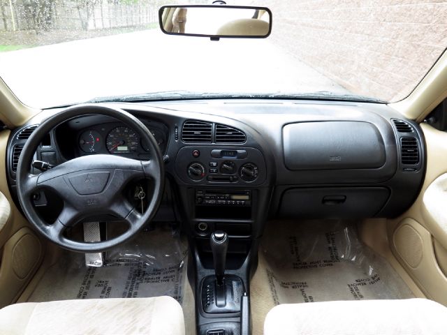 Mitsubishi Mirage 2001 photo 4