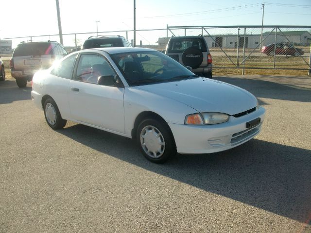 Mitsubishi Mirage 2002 photo 1