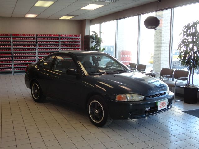 Mitsubishi Mirage 2002 photo 2