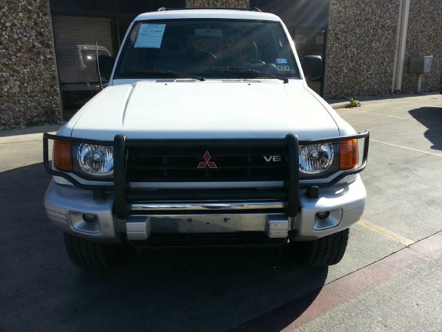Mitsubishi Montero 1999 photo 1