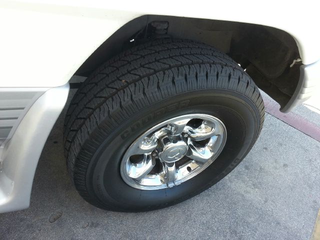 Mitsubishi Montero 1999 photo 2