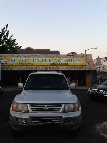 Mitsubishi Montero Super SUV