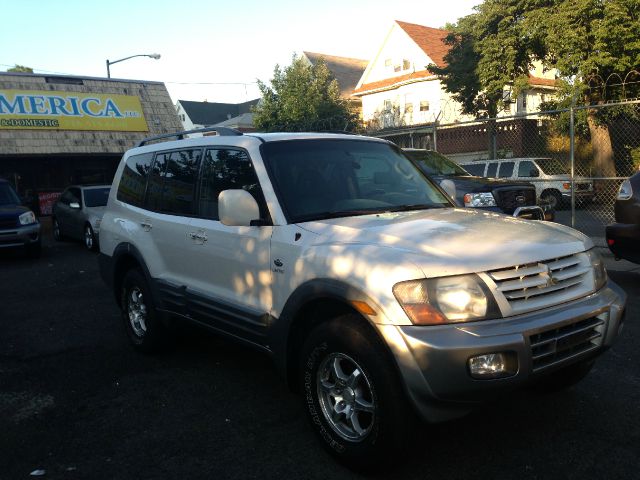 Mitsubishi Montero Super SUV