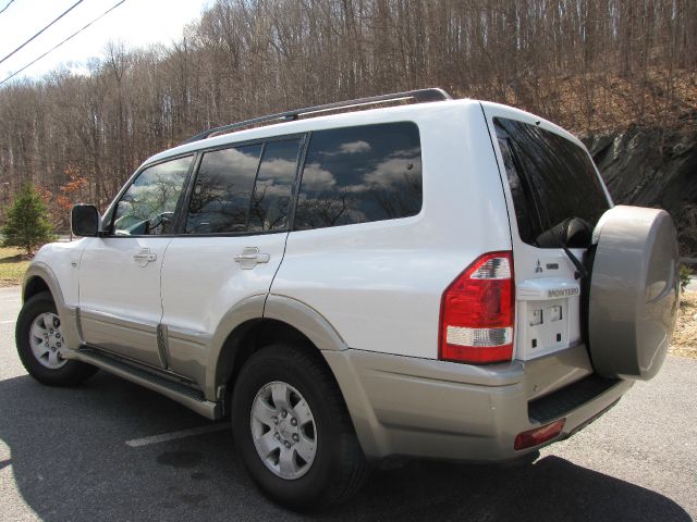 Mitsubishi Montero 2003 photo 1