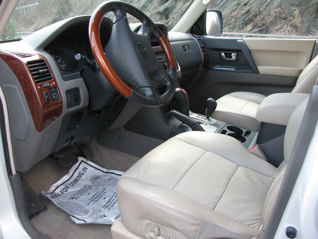 Mitsubishi Montero 2003 photo 2