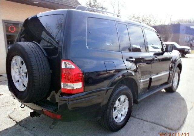 Mitsubishi Montero 2004 photo 2