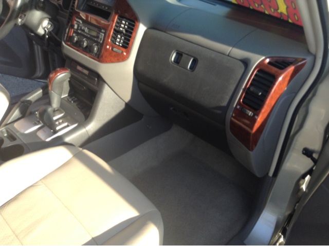 Mitsubishi Montero 2004 photo 10