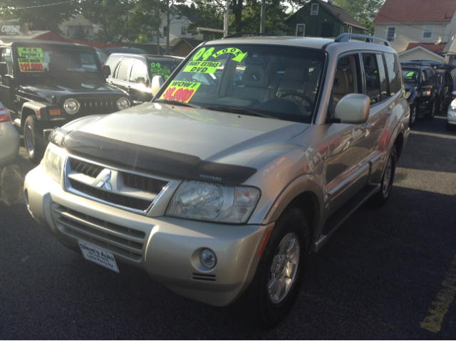 Mitsubishi Montero 2004 photo 12