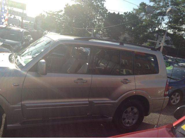 Mitsubishi Montero 2004 photo 18