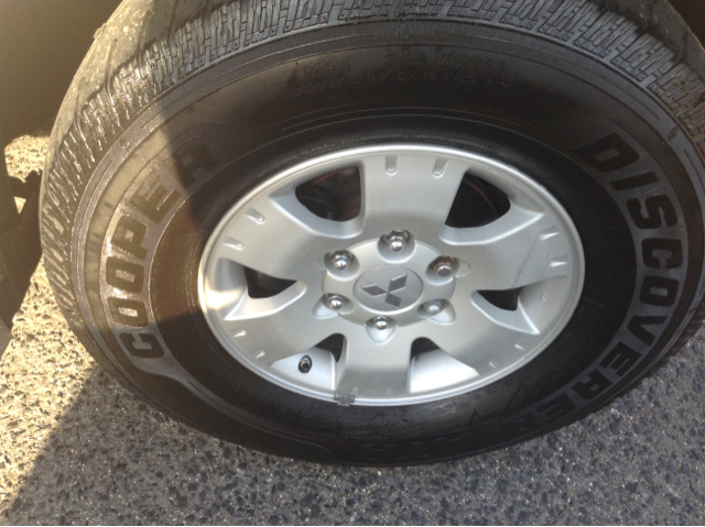 Mitsubishi Montero 2004 photo 2