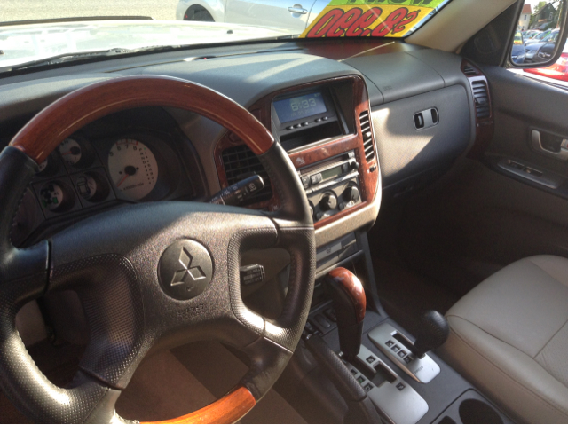 Mitsubishi Montero 2004 photo 28