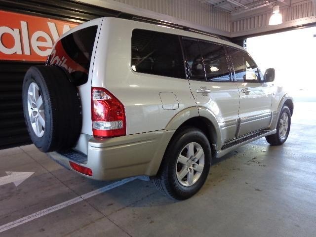 Mitsubishi Montero 2005 photo 2