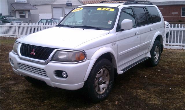 Mitsubishi Montero Sport SLT 25 Sport Utility