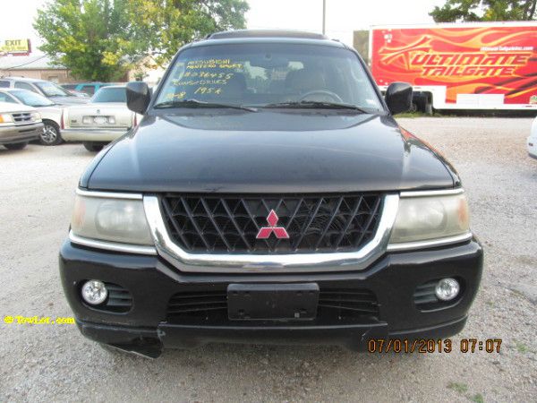 Mitsubishi Montero Sport Super SUV