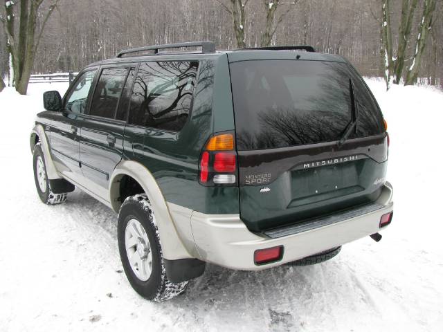 Mitsubishi Montero Sport XLS Sport Utility