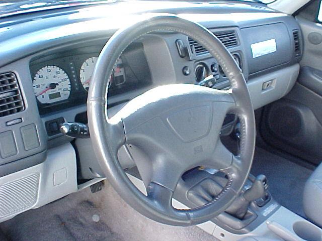 Mitsubishi Montero Sport 2002 photo 2