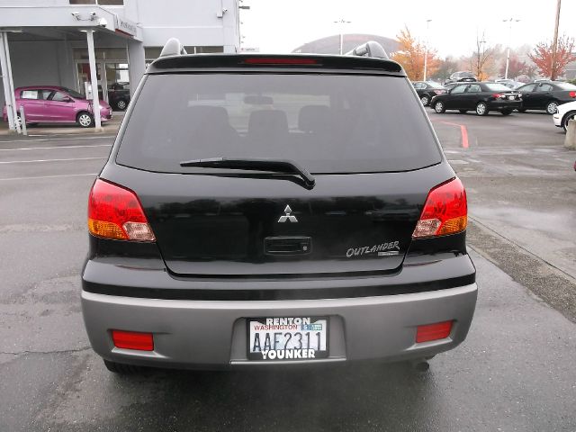 Mitsubishi Outlander 1.8T Quattro Sedan 4D SUV