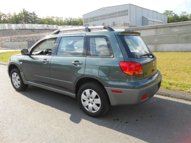 Mitsubishi Outlander 2003 photo 2
