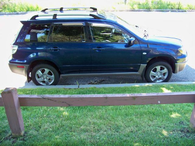 Mitsubishi Outlander 2003 photo 2