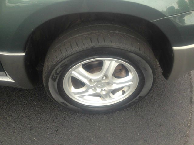 Mitsubishi Outlander 2004 photo 2