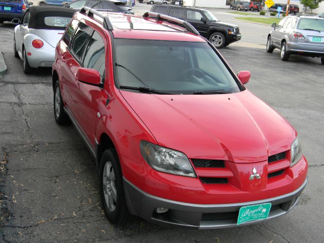 Mitsubishi Outlander 2004 photo 1