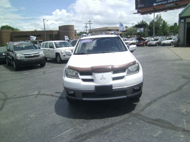 Mitsubishi Outlander 2004 photo 1