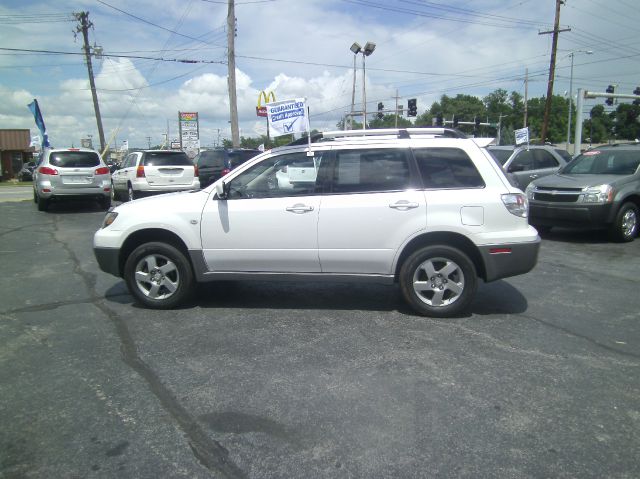 Mitsubishi Outlander 2004 photo 2