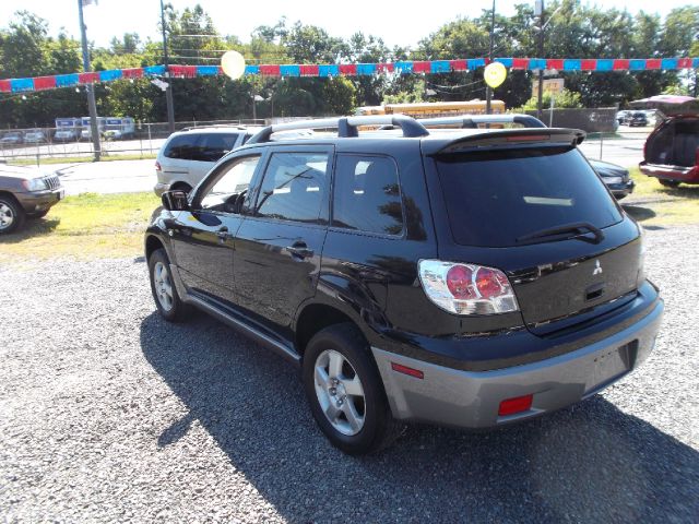 Mitsubishi Outlander 2004 photo 2