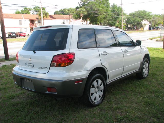 Mitsubishi Outlander 2004 photo 1