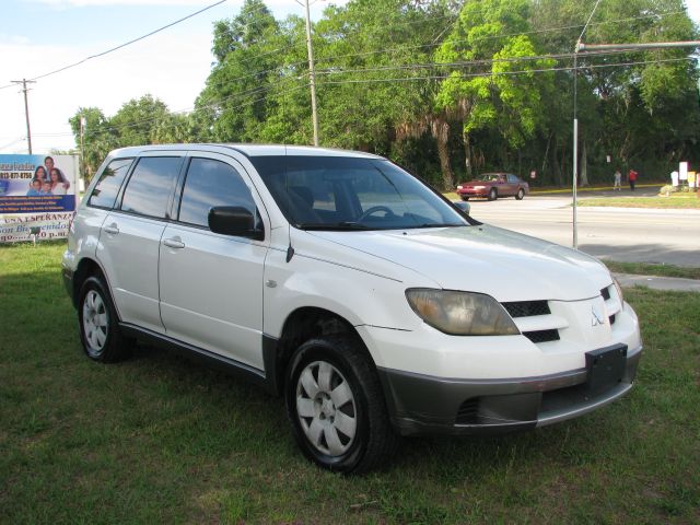 Mitsubishi Outlander 2004 photo 2