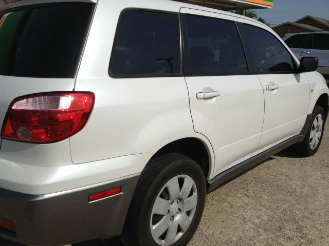 Mitsubishi Outlander 2005 photo 2