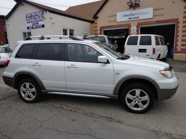 Mitsubishi Outlander 2005 photo 2