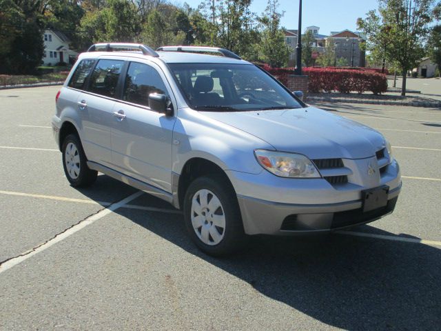 Mitsubishi Outlander 2005 photo 2