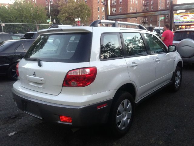 Mitsubishi Outlander 2006 photo 1