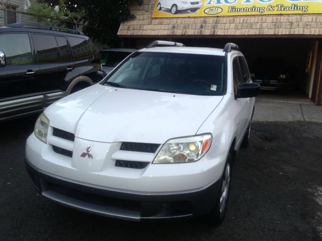 Mitsubishi Outlander 2006 photo 2