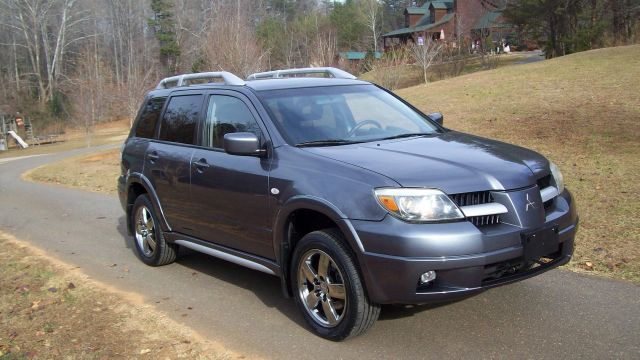 Mitsubishi Outlander 2006 photo 2