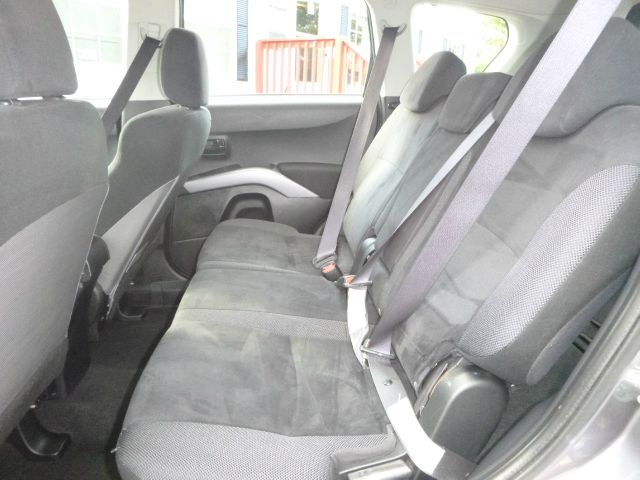 Mitsubishi Outlander LW2 SUV