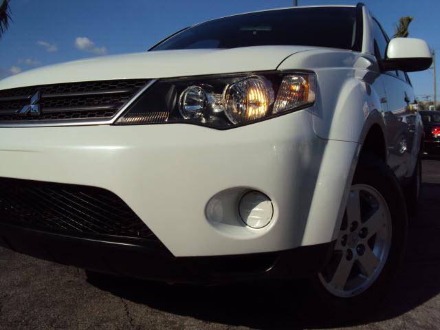 Mitsubishi Outlander 2007 photo 2