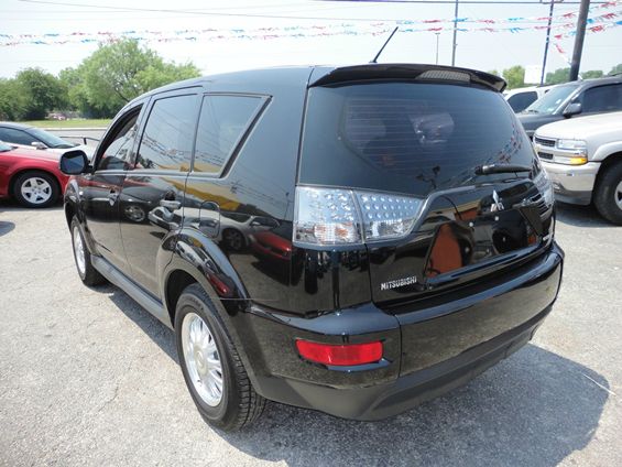 Mitsubishi Outlander 2010 photo 16