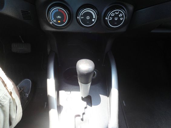 Mitsubishi Outlander 2010 photo 8