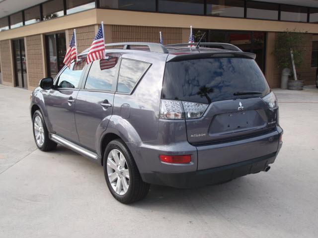 Mitsubishi Outlander 2010 photo 2