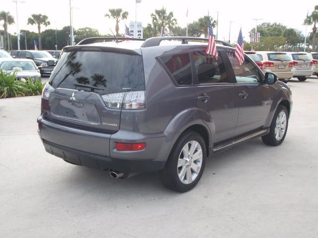 Mitsubishi Outlander 2010 photo 4