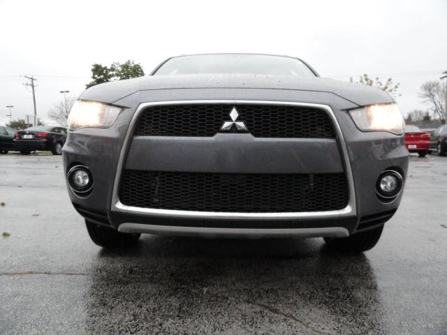 Mitsubishi Outlander 2010 photo 1