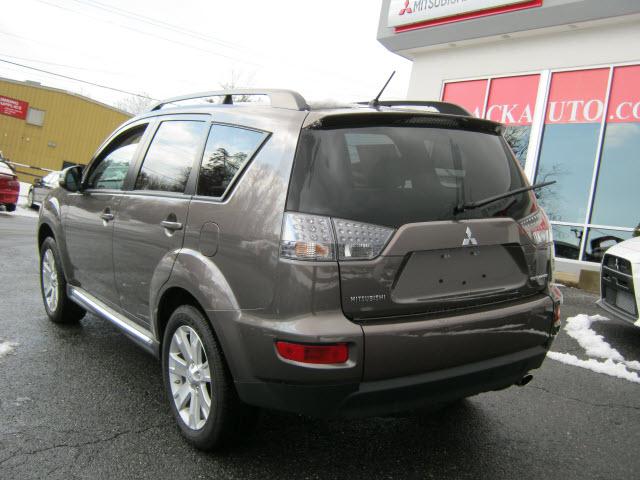 Mitsubishi Outlander 2010 photo 1