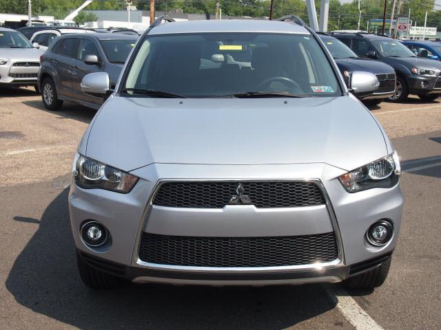 Mitsubishi Outlander SE SUV