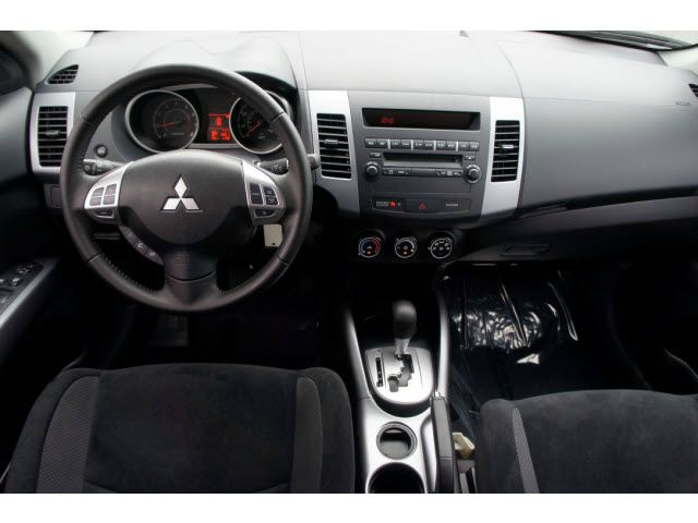 Mitsubishi Outlander 2012 photo 12