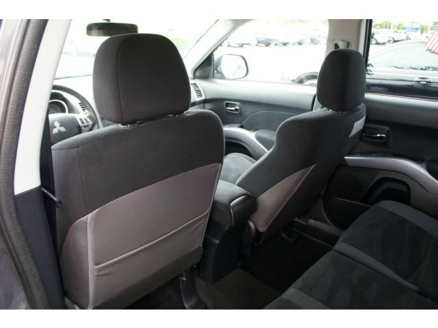 Mitsubishi Outlander 2012 photo 13