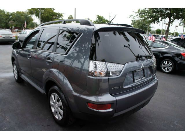 Mitsubishi Outlander 2012 photo 16