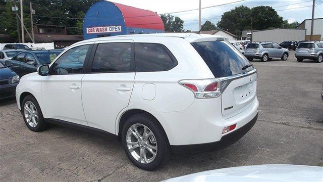 Mitsubishi Outlander 2014 photo 2