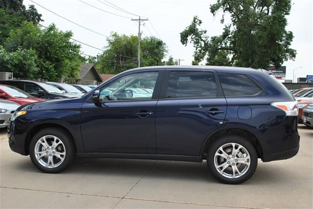 Mitsubishi Outlander 2014 photo 2